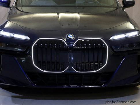 Used 2026 BMW 750e xDrive image 6