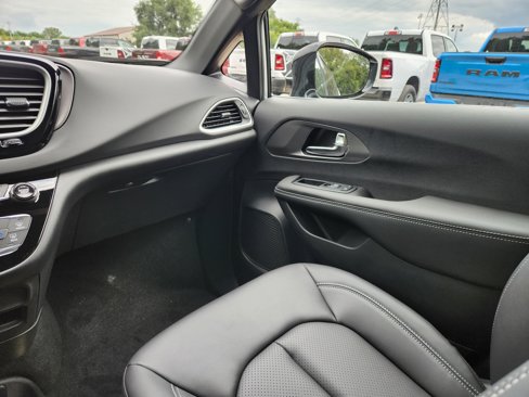 New 2026 Chrysler Voyager LX image 20