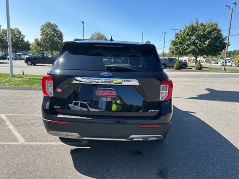 Used 2022 Ford Explorer XLT w/ Equipment Group 202A image 6