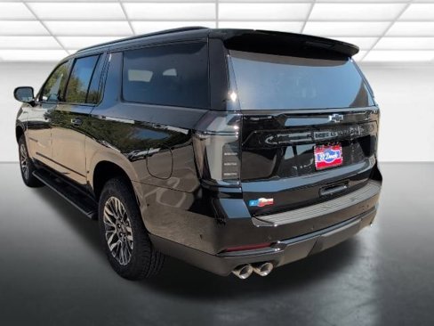 New 2026 Chevrolet Suburban Z71 w/ Z71 Off-Road Package image 2