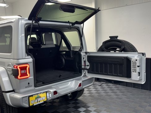 Used 2022 Jeep Wrangler Unlimited Sahara image 35