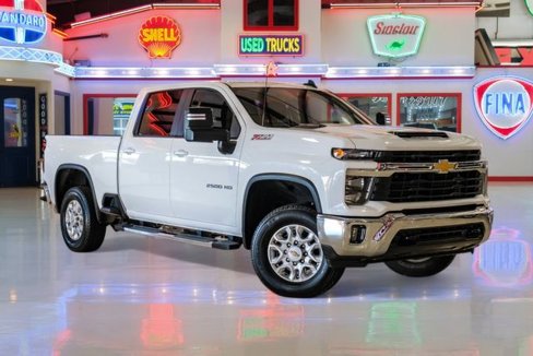 Used 2024 Chevrolet Silverado 2500 LT image 1