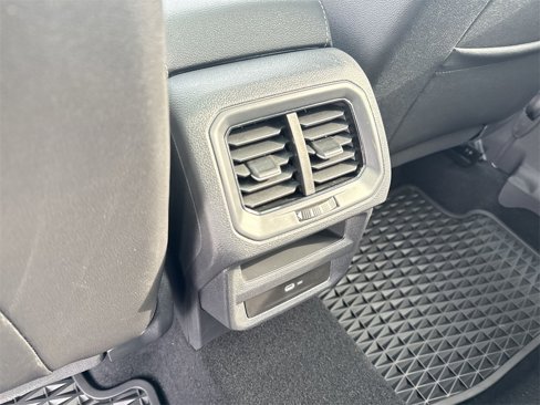 New 2025 Volkswagen Taos SE image 29