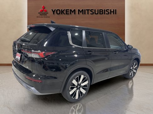New 2025 Mitsubishi Outlander SE image 5