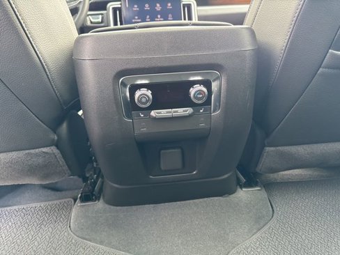 Used 2025 GMC Yukon XL Denali image 16