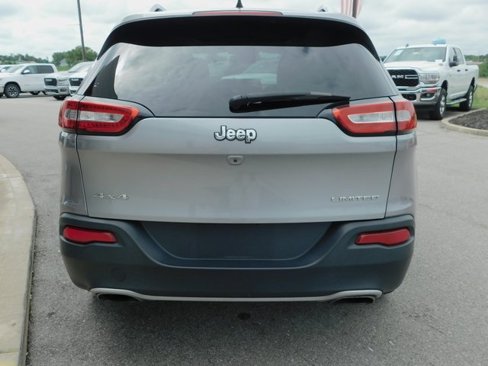 Used 2017 Jeep Cherokee Limited image 8
