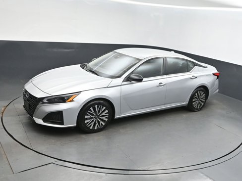 Used 2024 Nissan Altima 2.5 SV image 31