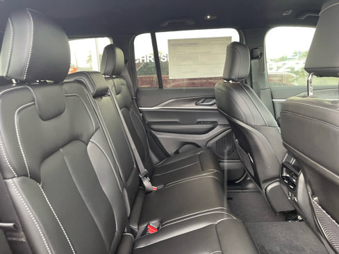 New 2025 Jeep Grand Cherokee Limited image 14