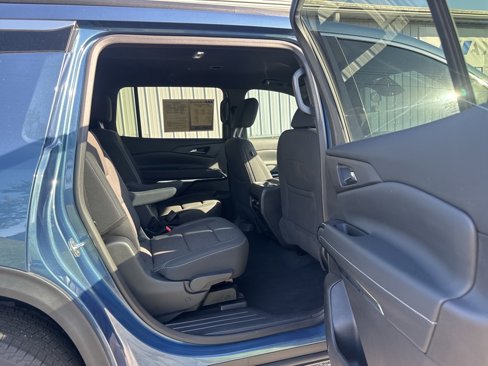 Used 2025 Chevrolet Traverse LT image 20