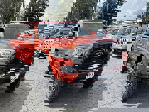 Used 2017 Toyota Tacoma TRD Off-Road image 1