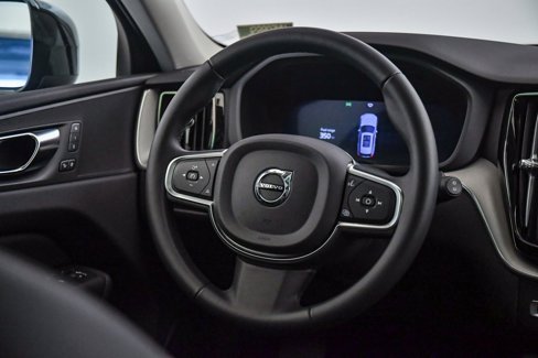 Certified 2025 Volvo XC60 B5 Core w/ Protection Package Premier image 12