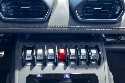 Used 2020 Lamborghini Huracan EVO image 16
