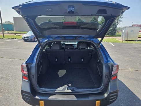 Used 2022 Subaru Outback Wilderness image 12