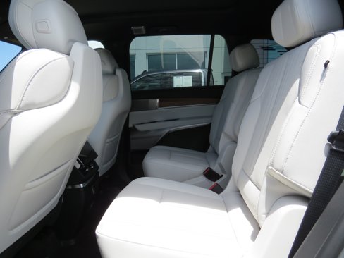 New 2026 Cadillac Vistiq Luxury w/ LPO, Floor Liner Package image 14