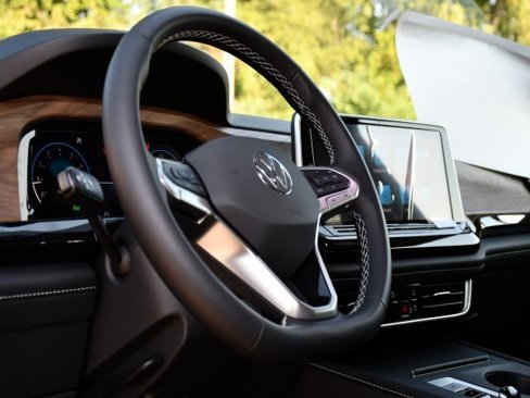 New 2026 Volkswagen Atlas SE image 11