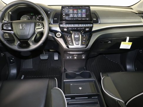 New 2026 Honda Odyssey Touring image 9