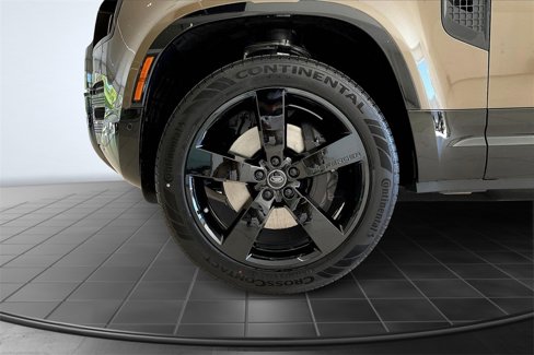 New 2025 Land Rover Defender 90 X-Dynamic SE image 11