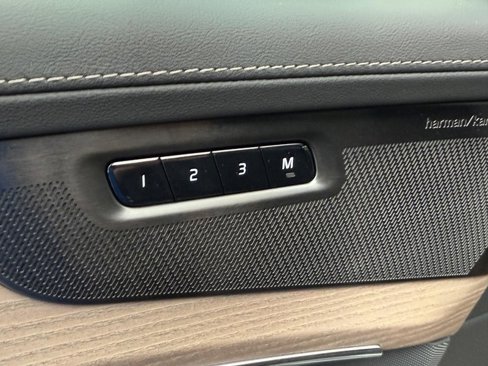 New 2026 Volvo XC90 B6 Plus w/ Protection Package Premier image 11