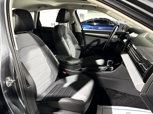 Used 2025 Volkswagen Jetta SE image 22