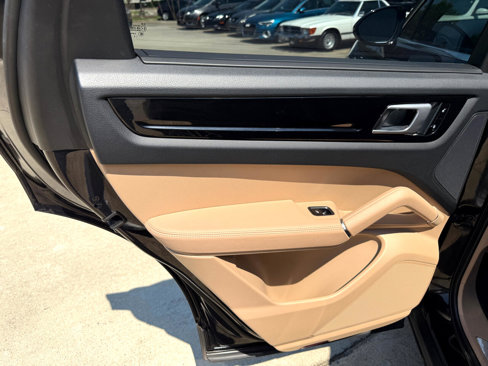 Used 2019 Porsche Cayenne image 26