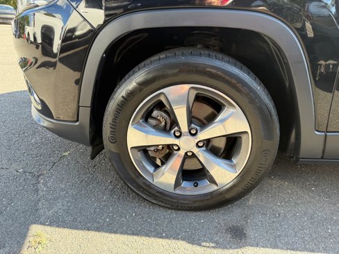 Used 2019 Jeep Cherokee Limited image 21