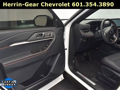 Used 2025 Ford Explorer ST-Line w/ Premium Package image 11