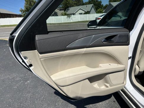 Used 2017 Lincoln MKZ Premiere image 16