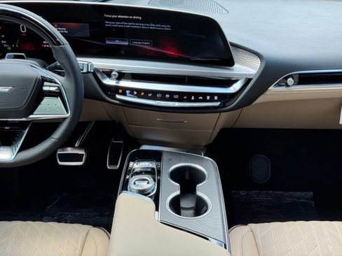 New 2026 Cadillac Lyriq V image 27