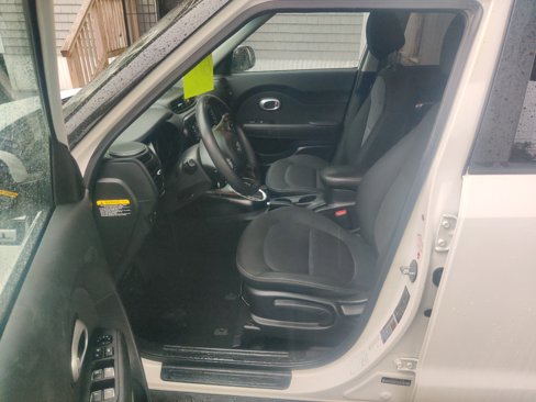 Used 2019 Kia Soul + image 12