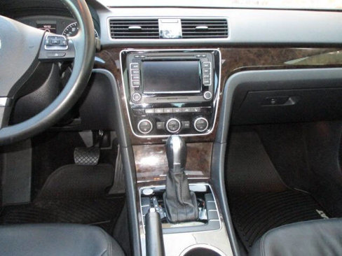 Used 2015 Volkswagen Passat TDI SEL Premium image 20