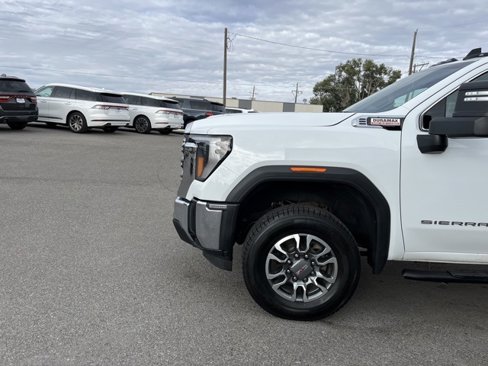 Used 2024 GMC Sierra 3500 SLE w/ SLE Convenience Package image 4