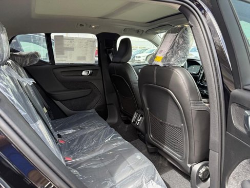 New 2025 Volvo XC40 B5 Core w/ Protection Package Premier image 5