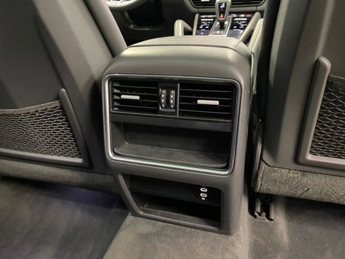Used 2021 Porsche Cayenne image 40