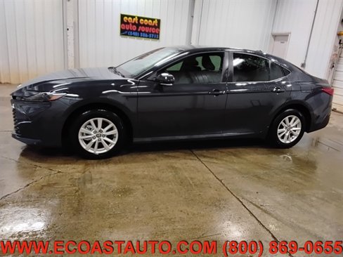 Used 2025 Toyota Camry XSE image 5