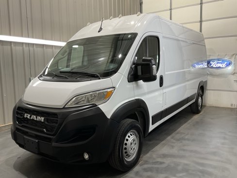 Used 2024 RAM ProMaster 2500 w/ Convenience Group image 3