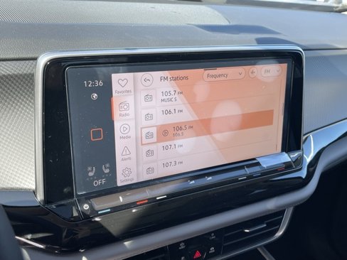 New 2025 Volkswagen Atlas Peak Edition SE image 14