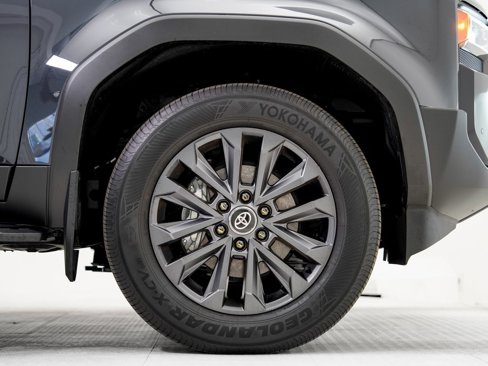 Used 2025 Toyota Land Cruiser image 28