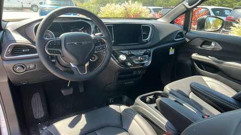 New 2026 Chrysler Voyager LX image 21