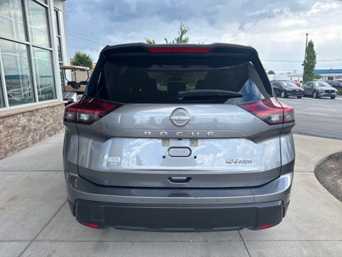 Used 2024 Nissan Rogue SV image 4