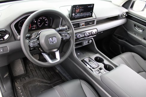 New 2025 Honda Pilot Touring image 2