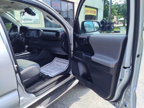 Used 2022 Toyota Tacoma SR image 17