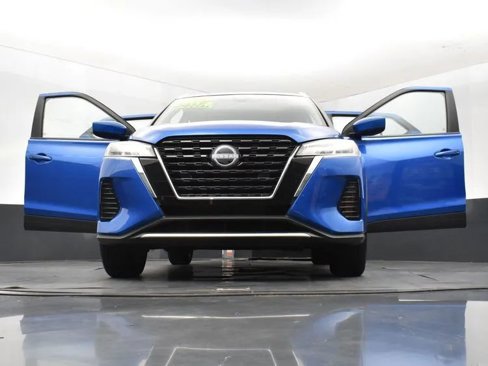 Used 2024 Nissan Kicks SV image 11