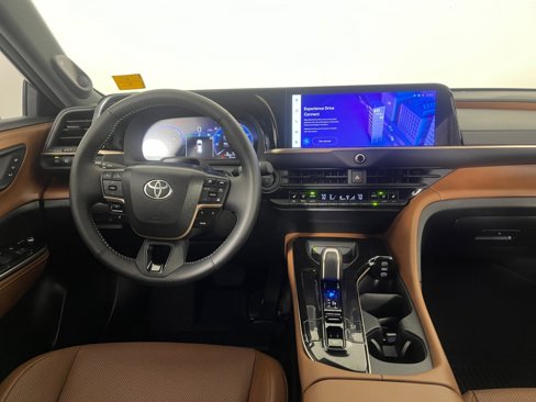 Certified 2025 Toyota Crown Signia image 22