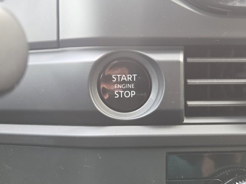 Used 2025 Nissan Pathfinder S image 20