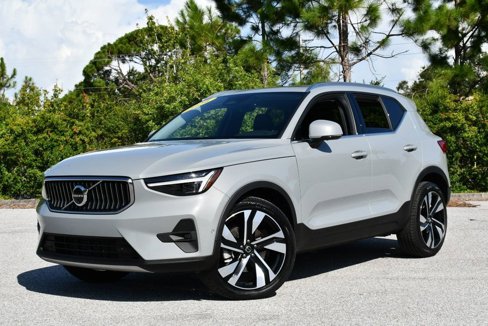 Used 2024 Volvo XC40 B5 Plus image 20