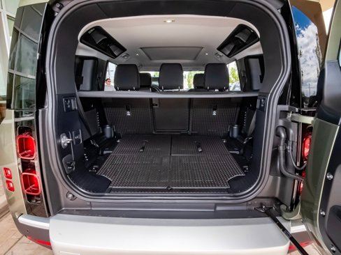 New 2025 Land Rover Defender 110 S image 52