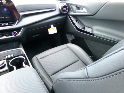 New 2026 Chevrolet Equinox LT w/ Convenience Package II image 9