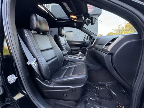 Used 2017 Jeep Grand Cherokee Limited image 18