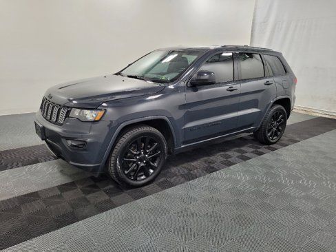 Used 2018 Jeep Grand Cherokee Altitude image 2