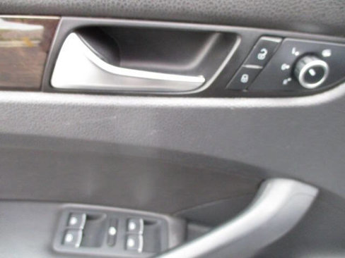 Used 2015 Volkswagen Passat TDI SEL Premium image 16